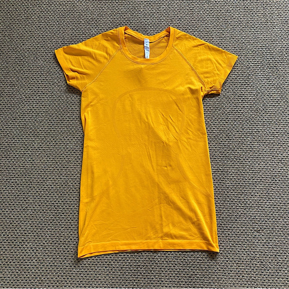 Lululemon Swiftly Tech Tee - Clementine - Size 6
